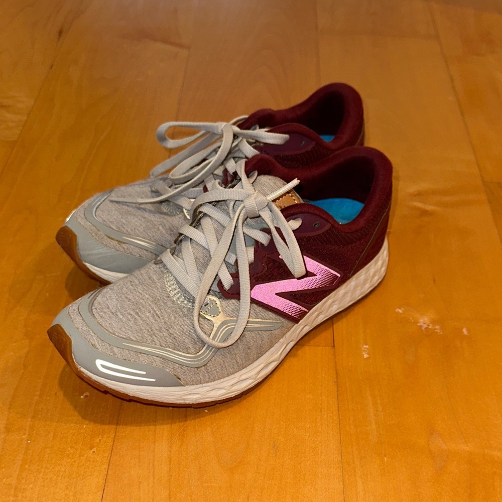 Like-new Fresh Foam New Balance sneakers in women’s 5.5 - maroon & grey - mens 4